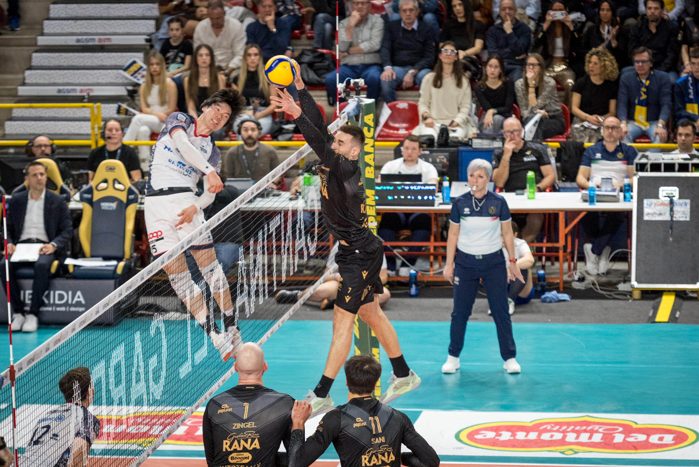 プレーオフ5～10位決定戦の初戦！ 大塚達宣が所属するミラノは1セット